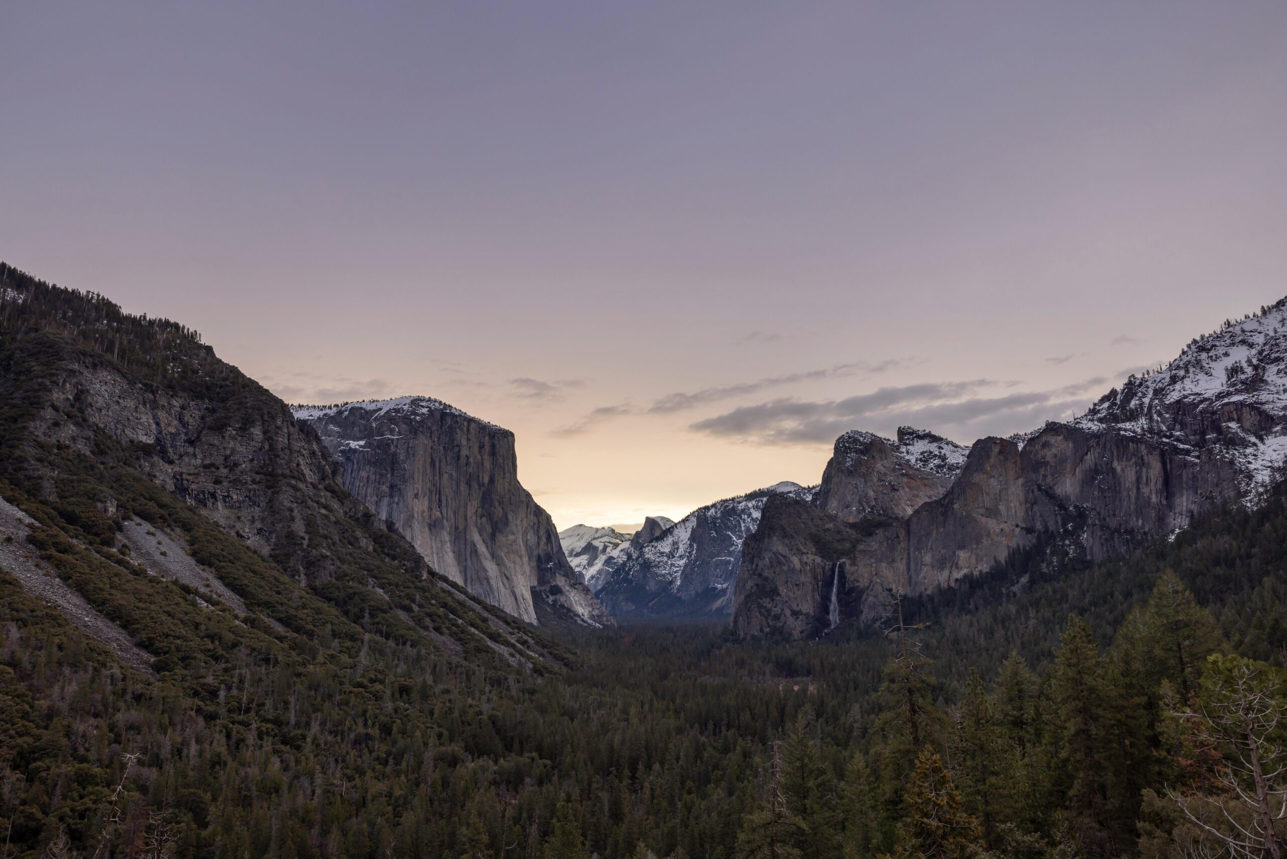 Captivating twilight scenery in Yosemite Valley with iconic rock formations and winter hues.